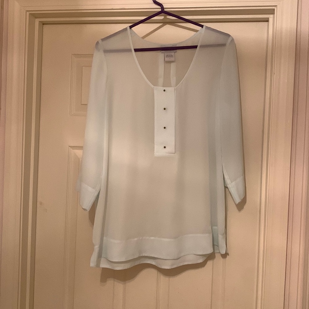 Beautiful top,sheer very soft perfect over camisole and leggings